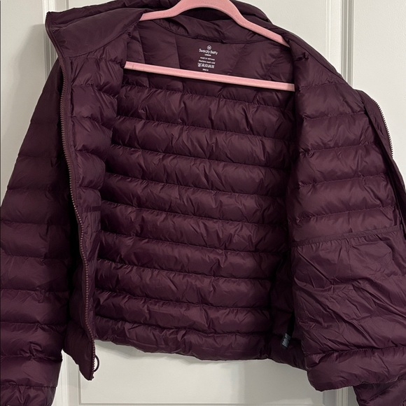 Sweaty Betty Pathfinder Lightweight Packable Jacket in Plum Red Size Medium - Picture 4 of 11